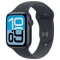 Apple Watch SE 3 44mm – אלומיניום מידנייט, Midnight Sport Band – מבט אלכסוני