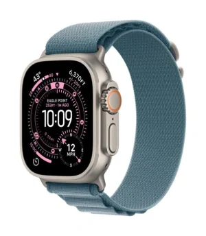 Apple Watch Ultra 3 49mm – טיטניום טבעי, Light Blue Alpine Loop – מבט אלכסוני