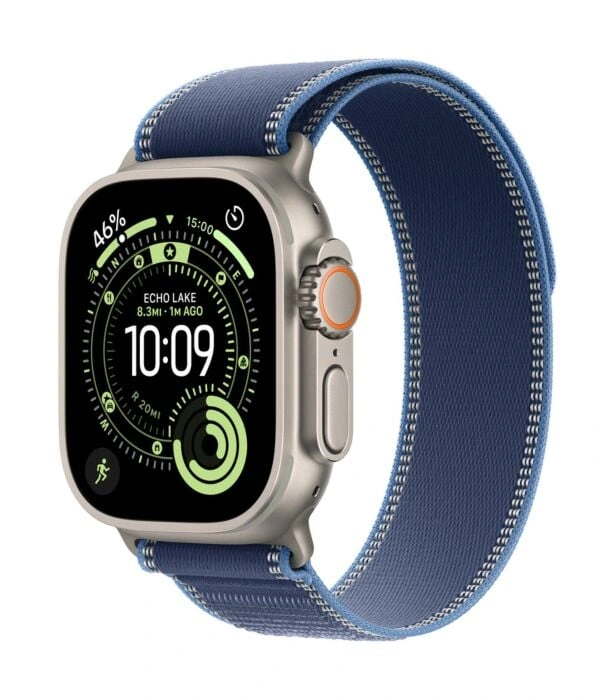 Apple Watch Ultra 3 49mm – טיטניום טבעי, Blue/Bright Blue Trail Loop – מבט אלכסוני