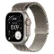 Apple Watch Ultra 3 49mm – טיטניום טבעי, Natural Titanium Milanese Loop – מבט אלכסוני