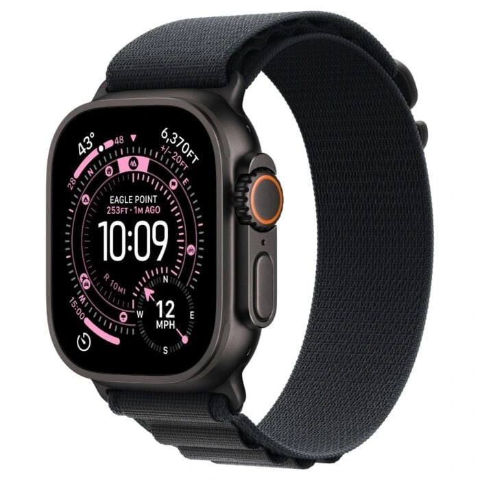 Apple Watch Ultra 3 49mm – טיטניום שחור, Black Alpine Loop – מבט אלכסוני