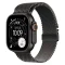 Apple Watch Ultra 3 49mm – טיטניום שחור, Black Titanium Milanese Loop – מבט אלכסוני