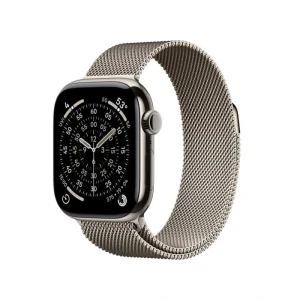Apple Watch Series 11 42mm – טיטניום טבעי, Natural Milanese Loop – מבט אלכסוני