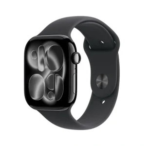 Apple Watch Series 11 46mm – אלומיניום שחור מבריק, Black Sport Band – מבט אלכסוני