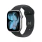 Apple Watch Series 11 46mm – אלומיניום אפור חלל, Black Sport Band – מבט אלכסוני